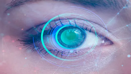 Primer plano de un ojo durante el reconocimiento de iris